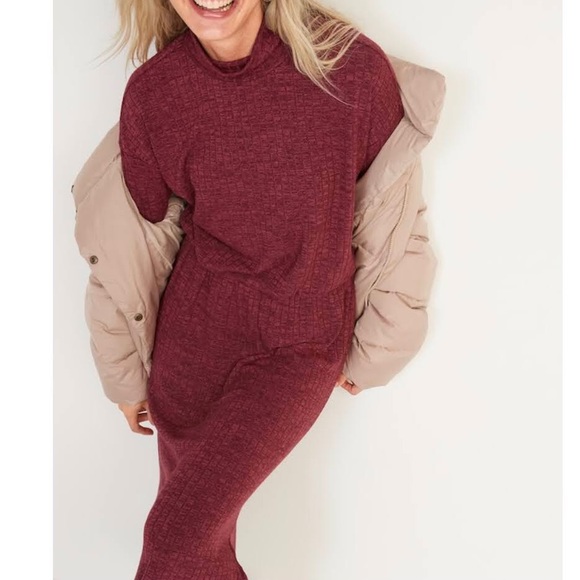 Dark Red turtleneck long sleeve midi dress NWT SMALL - Picture 2 of 3